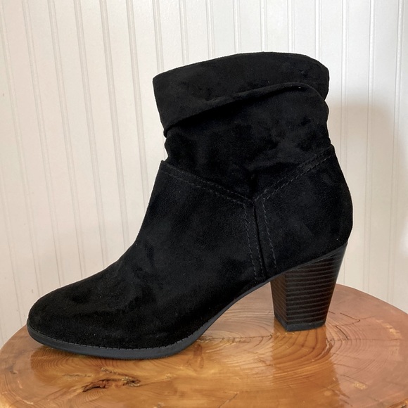 Report Shoes - Report Black Suede Booties Size 10 womens